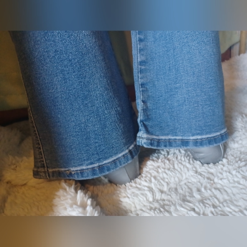 Surprise Blue Jeans Flared - Picture 6 of 11